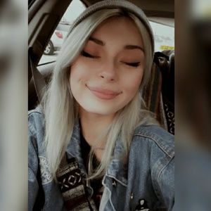 Meet your Posher, Alexis